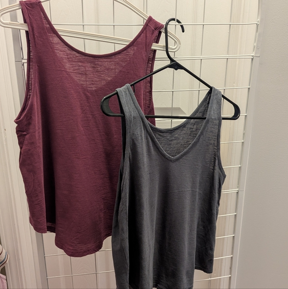 Women's Sleeveless Scoop Neck Tank Top - Charcoal Gray and Burgundy